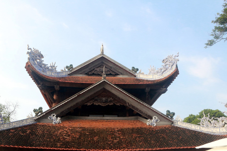 Mái chùa được làm theo lối kiến trúc thời Trần. (Nguồn: TTXVN phát)