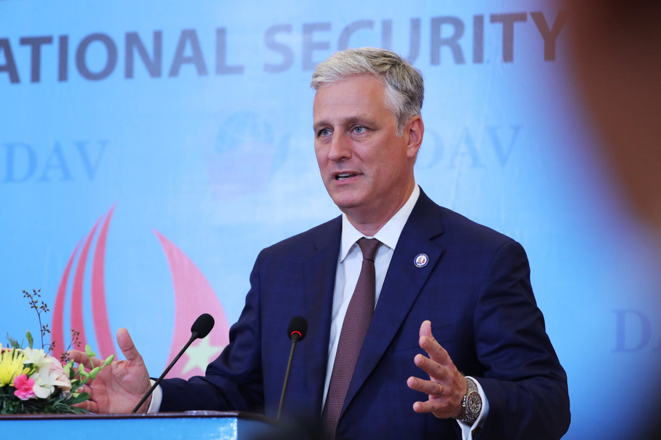 Cố vấn An ninh Quốc gia Mỹ Robert O’Brien nói chuyện với sinh viên Học viên Ngoại giao tại Hà Nội. (Ảnh: Lâm Khánh/TTXVN)