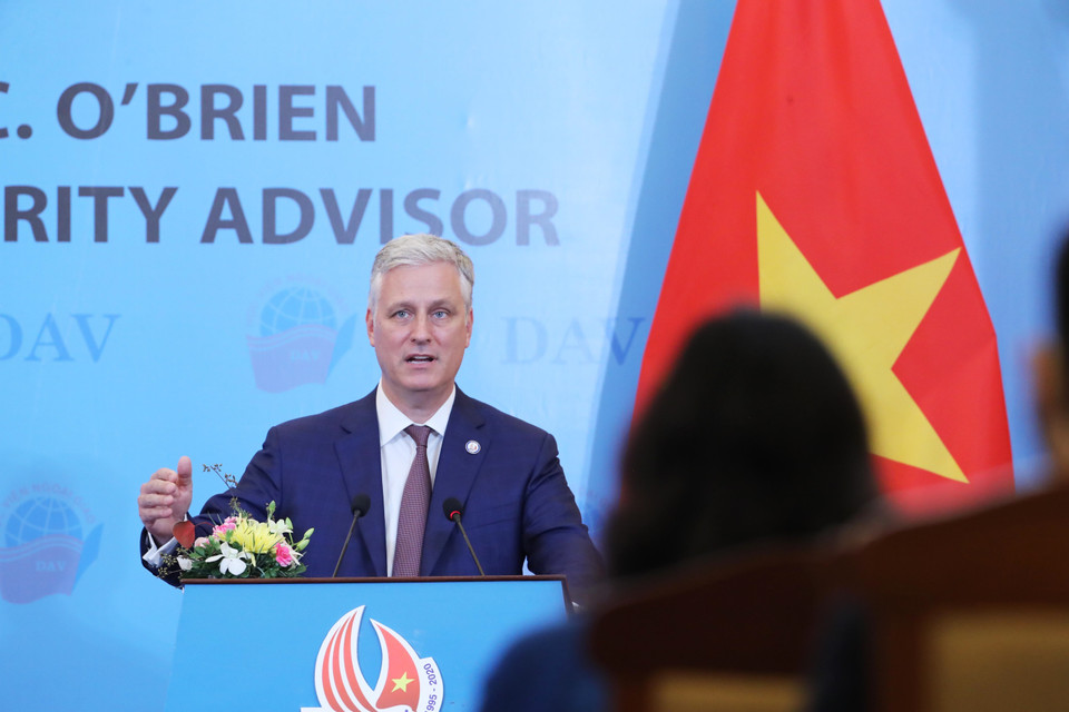 Cố vấn An ninh Quốc gia Mỹ Robert O’Brien nói chuyện với sinh viên Học viên Ngoại giao tại Hà Nội. (Ảnh: Lâm Khánh/TTXVN)