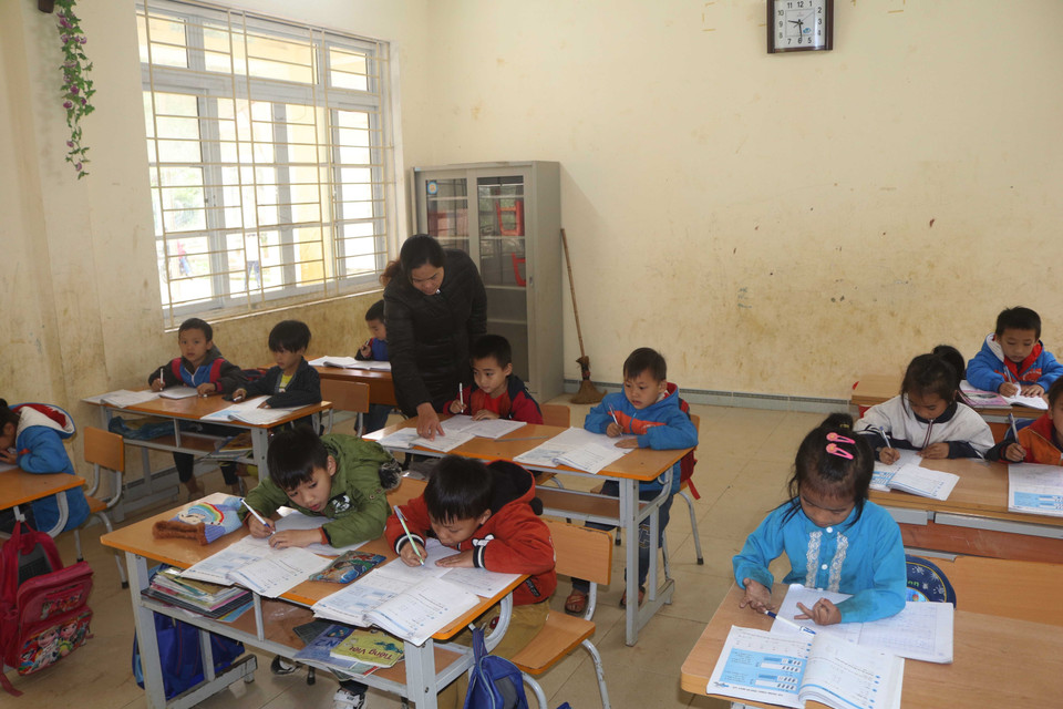 Một giờ lên lớp của giáo viên tại điểm trường Sỹ Điêng, xã Thượng Thôn, huyện Hà Quảng, tỉnh Cao Bằng. (Ảnh: Chu Hiệu/TTXVN)