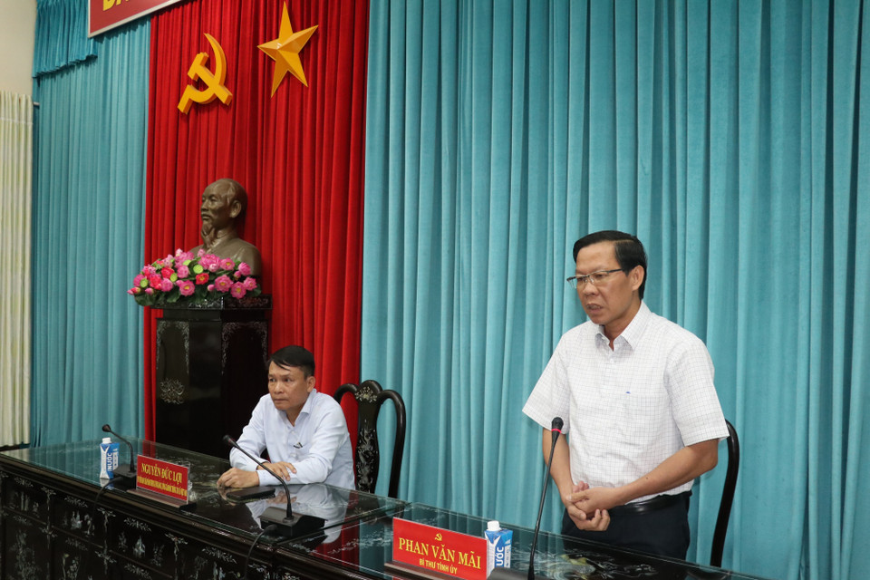 Ủy viên Ban Chấp hành Trung ương Đảng, Bí thư Tỉnh ủy Phan Văn Mãi và Ban Thường vụ Tỉnh ủy Bến Tre tiếp đoàn. (Ảnh: Huỳnh Phúc Hậu/TTXVN)