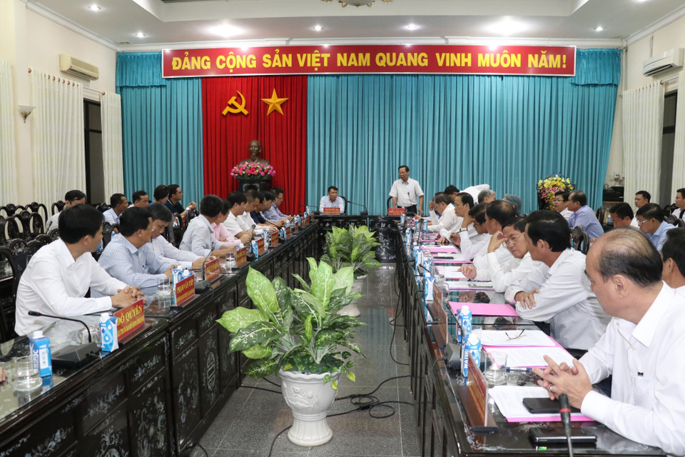 Đoàn công tác của Thông tấn xã Việt Nam do ông Nguyễn Đức Lợi, Ủy viên Ban Chấp hành Trung ương Đảng, Tổng Giám đốc Thông tấn xã Việt Nam làm trưởng đoàn đã có chuyến thăm và làm việc tại tỉnh Bến Tre để trao đổi xúc tiến ký kết hợp tác thông tin giữa tỉnh Bến Tre và Thông tấn xã Việt Nam giai đoạn 2021-2025. (Ảnh: Huỳnh Phúc Hậu/TTXVN)