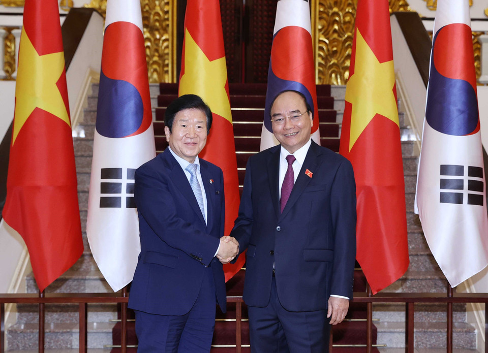 Thủ tướng Nguyễn Xuân Phúc tiếp Chủ tịch Quốc hội Hàn Quốc Park Byeong-Seug. (Ảnh: Thống Nhất/TTXVN)