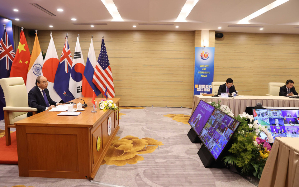 Thủ tướng Nguyễn Xuân Phúc, Chủ tịch ASEAN 2020 dự Hội nghị Cấp cao Đông Á lần thứ 15 theo hình thức trực tuyến. (Ảnh: Thống Nhất/TTXVN)