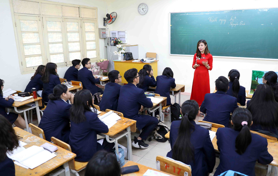 Trường THPT Việt Đức không ngừng đổi mới công tác dạy và học, mỗi thầy cô giáo luôn tự trau dồi, rèn luyện chuyên môn, nghiệp vụ, xây dựng khối đoàn kết, nhất trí đi lên trong nhà trường để luôn giữ vị thế là một ngôi trường có uy tín về chất lượng giáo dục. (Ảnh: Thanh Tùng/TTXVN)