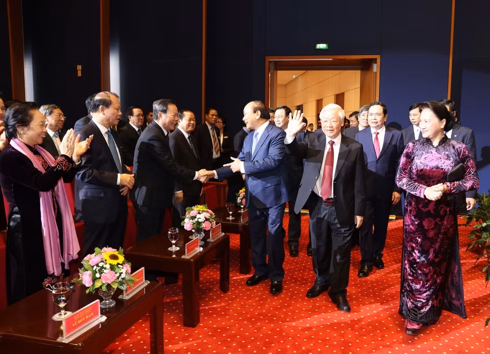 Tổng Bí thư, Chủ tịch nước Nguyễn Phú Trọng cùng các đồng chí lãnh đạo Đảng, Nhà nước tới tham dự buổi lễ. (Ảnh: Trí Dũng/TTXVN)