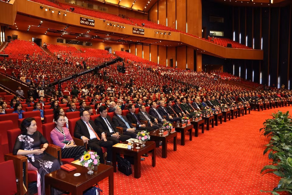 Tổng Bí thư, Chủ tịch nước Nguyễn Phú Trọng cùng các đồng chí lãnh đạo, nguyên lãnh đạo Đảng và Nhà nước tham dự buổi lễ. (Ảnh: Trí Dũng/TTXVN)