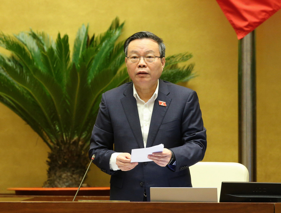 Phó Chủ tịch Quốc hội Phùng Quốc Hiển điều hành phiên họp. (Nguồn: TTXVN)