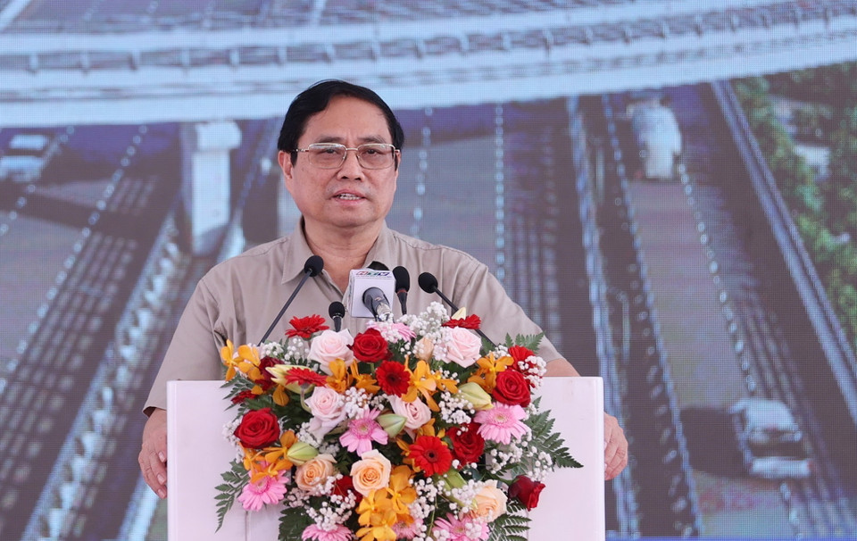 Thủ tướng Phạm Minh Chính phát lệnh khởi công Dự án đầu tư xây dựng đường Vành đai 3 Thành phố Hồ Chí Minh và 2 cao tốc Biên Hòa-Vũng Tàu, Khánh Hòa-Buôn Ma Thuột. (Ảnh: Dương Giang/TTXVN)