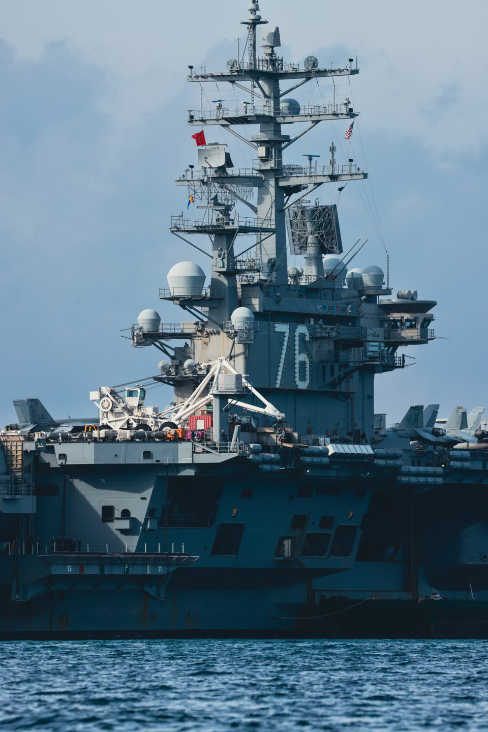 USS Ronald Reagan là tàu sân bay thuộc Nhóm Tác chiến Tàu sân bay số 5 (CSG 5) của Hạm đội 7 Hải quân Mỹ, triển khai thường trực tại khu vực châu Á - Thái Bình Dương. (Nguồn: Ngô Trần Hải An/Vietnam+)