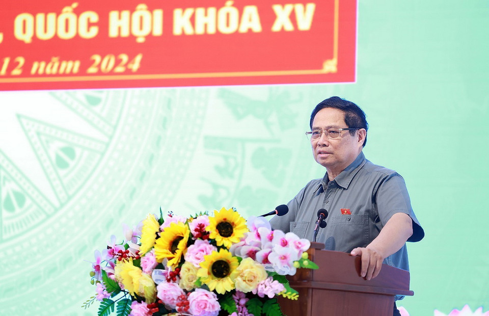 Thủ tướng Phạm Minh Chính phát biểu tại buổi tiếp xúc cử tri huyện Cờ Đỏ, thành phố Cần Thơ. (Ảnh: Dương Giang/TTXVN)