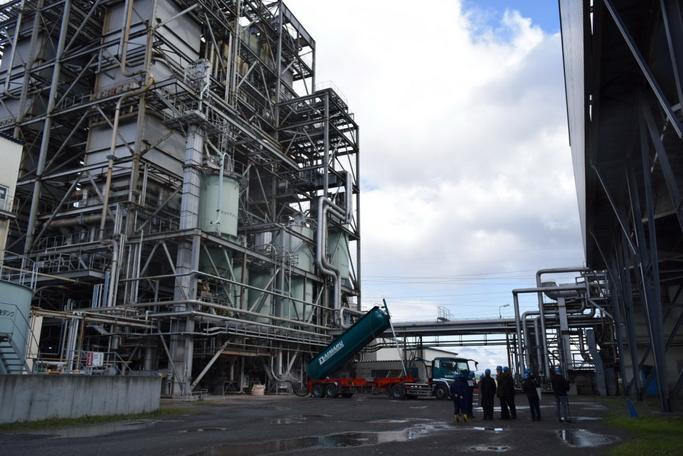 Khu vực đốt rác thải nhựa tạo nguồn nhiên liệu phát điện tại nhà máy nhiệt điện chạy bằng rác thải nhựa Sanix Energy. (Ảnh: Nguyễn Tuyến/Vietnam+)