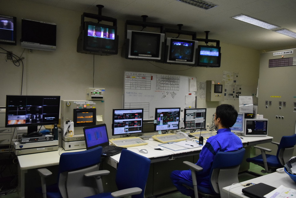Trung tâm điều khiến hoạt động của nhà máy nhiệt điện chạy bằng rác thải nhựa Sanix Energy. (Ảnh: Nguyễn Tuyến/Vietnam+)