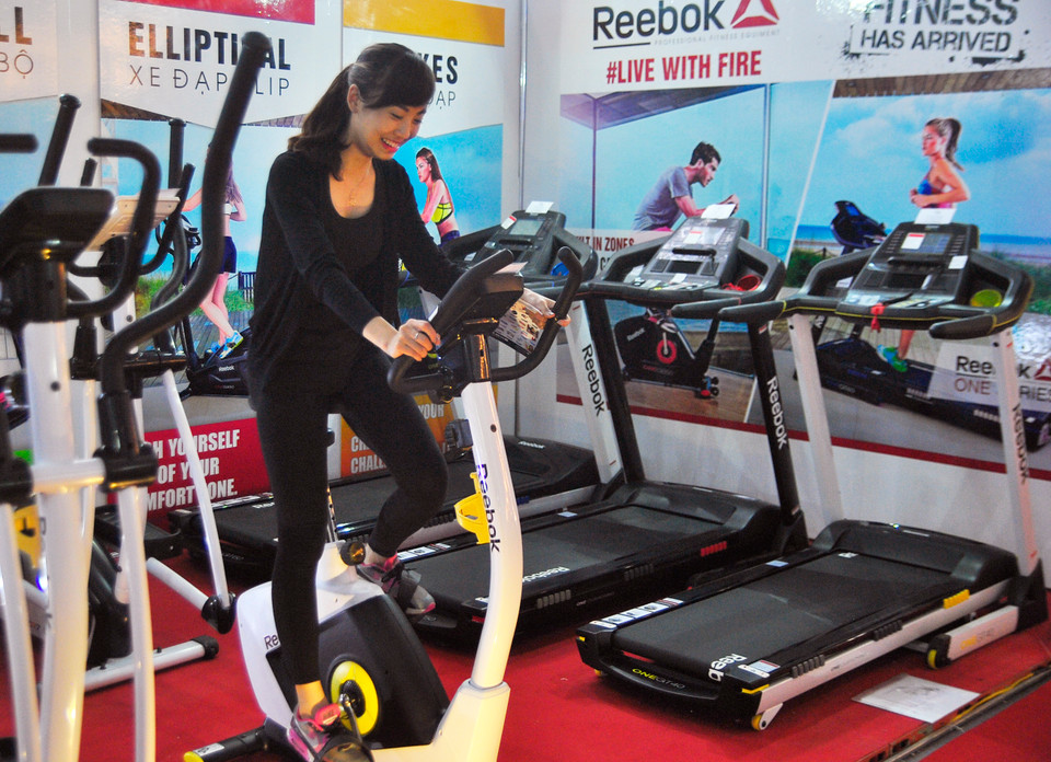 Trong số 400 đơn vị tham gia, có 278 doanh nghiệp trong nước, 87 doanh nghiệp liên doanh, 35 doanh nghiệp, tập đoàn nước ngoài đến từ 15 quốc gia và vùng lãnh thổ. (Ảnh: Võ Phương/Vietnam+)