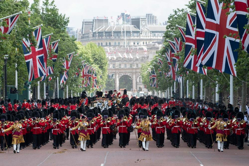 Khoảng 1400 kỵ binh và 400 nhạc công tham gia lễ diễu binh sắc màu mừng sinh nhật Nữ hoàng Elizabeth II ở London, ngày 8/6/2019. (Ảnh: THX/TTXVN)