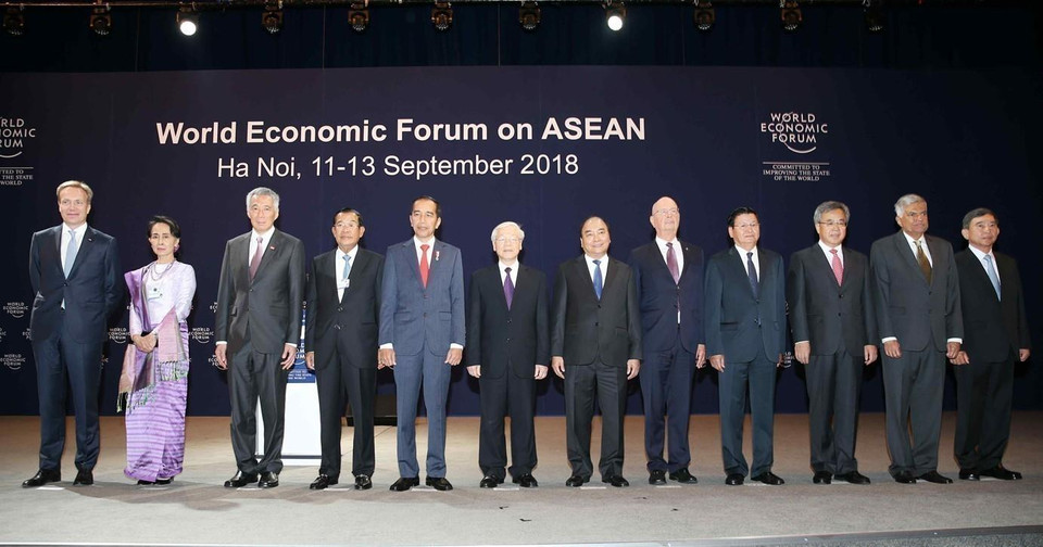 Việt Nam đã tổ chức thành công nhiều hội nghị quốc tế quan trọng, trong đó có Hội nghị Diễn đàn Kinh tế thế giới về ASEAN 2018 (WEF ASEAN 2018), tháng 9/2018 tại Hà Nội. Trong ảnh: Tổng Bí thư Nguyễn Phú Trọng, Thủ tướng Nguyễn Xuân Phúc, Chủ tịch sáng lập WEF Klaus Schwab (thứ năm, từ phải sang) và các trưởng đoàn tham dự Phiên khai mạc toàn thể Hội nghị Diễn đàn Kinh tế thế giới (WEF) về ASEAN 2018, sáng 12/9/2018. (Ảnh: Trí Dũng/TTXVN)