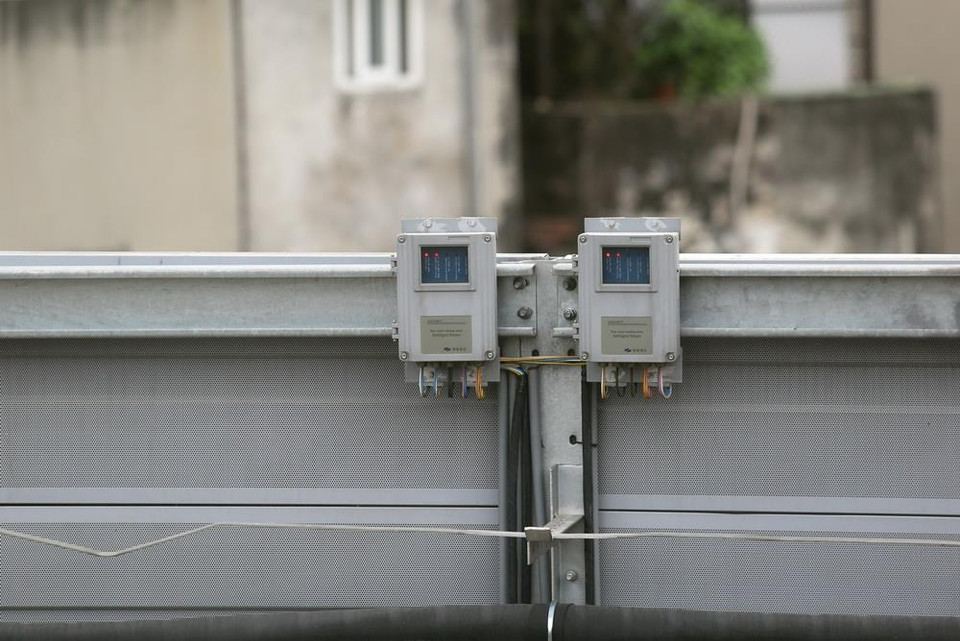 Hiện, tổng thầu phía Trung Quốc vẫn đang hoàn thiện hồ sơ nghiệm thu, hồ sơ hoàn công công trình; cung cấp một số tài liệu chứng minh an toàn, chứng nhận an toàn tích hợp để đăng kiểm và chứng nhận an toàn hệ thống; chưa hoàn thiện quy trình vận hành, bảo dưỡng… (Ảnh: Huy Hùng/TTXVN)