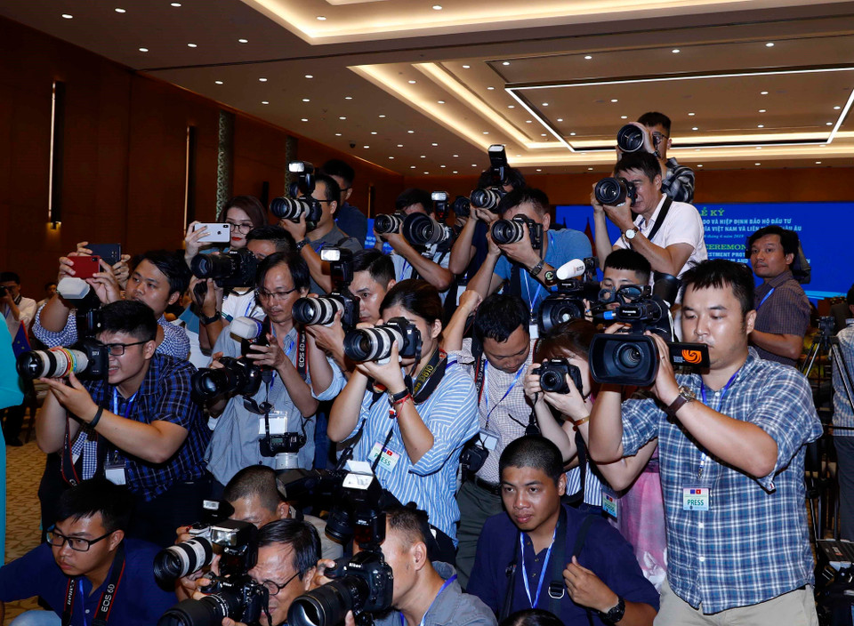 Đông đảo phóng viên báo chí đến đưa tin sự kiện. (Ảnh: Thống Nhất/TTXVN)