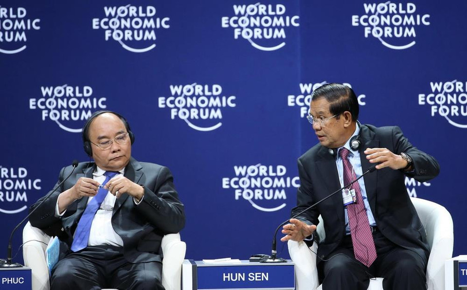 Việt Nam đã tổ chức thành công nhiều hội nghị quốc tế quan trọng, trong đó có Hội nghị Diễn đàn Kinh tế thế giới về ASEAN 2018 (WEF ASEAN 2018), tháng 9/2018 tại Hà Nội. Trong ảnh: Thủ tướng Nguyễn Xuân Phúc cùng Thủ tướng Chính phủ Hoàng gia Campuchia Samdech Techo Hun Sen dự và phát biểu tại Phiên thảo luận toàn thể: Tầm nhìn mới khu vực Mekong trong khuôn khổ Hội nghị Diễn đàn Kinh tế thế giới về ASEAN 2018, chiều 12/9/2018. (Ảnh: Thống Nhất/ TTXVN)