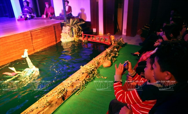 Sự mới mẻ của hình thức thể hiện này đã đem lại nhiều cảm xúc thú vị cho người xem. (Nguồn: Báo ảnh Việt Nam)
