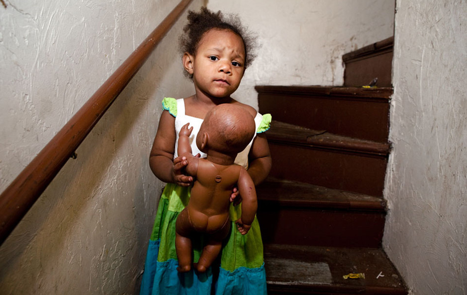 Đồ chơi của em bé con nhà nghèo. (Nguồn: ifeng.com)