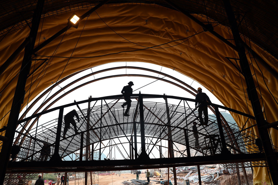 Hầm Tam Điệp có chiều dài 245m được nhà thầu là Tập đoàn Sơn Hải thực hiện thi công và đã được khoan thông hai nhánh hầm vào tháng 6 và tháng 7/2021. (Ảnh: Huy Hùng/TTXVN)