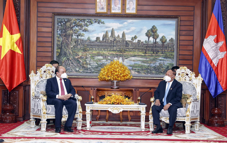 Chủ tịch nước Nguyễn Xuân Phúc hội kiến Chủ tịch Hạ viện Campuchia Samdech Akka Moha Ponhea Chakrei Heng Samrin. (Ảnh: Thống Nhất/TTXVN)
