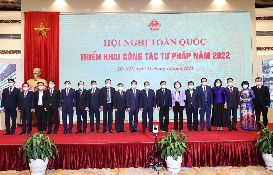 Thủ tướng Phạm Minh Chính với các đại biểu dự hội nghị. (Ảnh: Dương Giang/TTXVN)