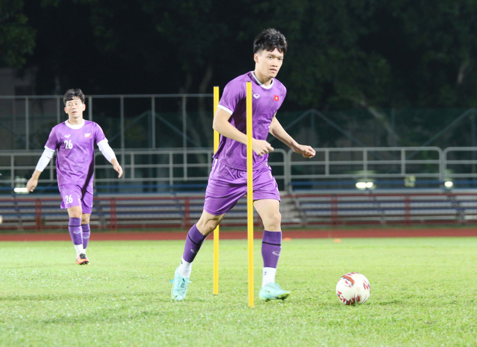 Tiền vệ Nguyễn Hoàng Đức tập luyện. (Ảnh: TTXVN phát)