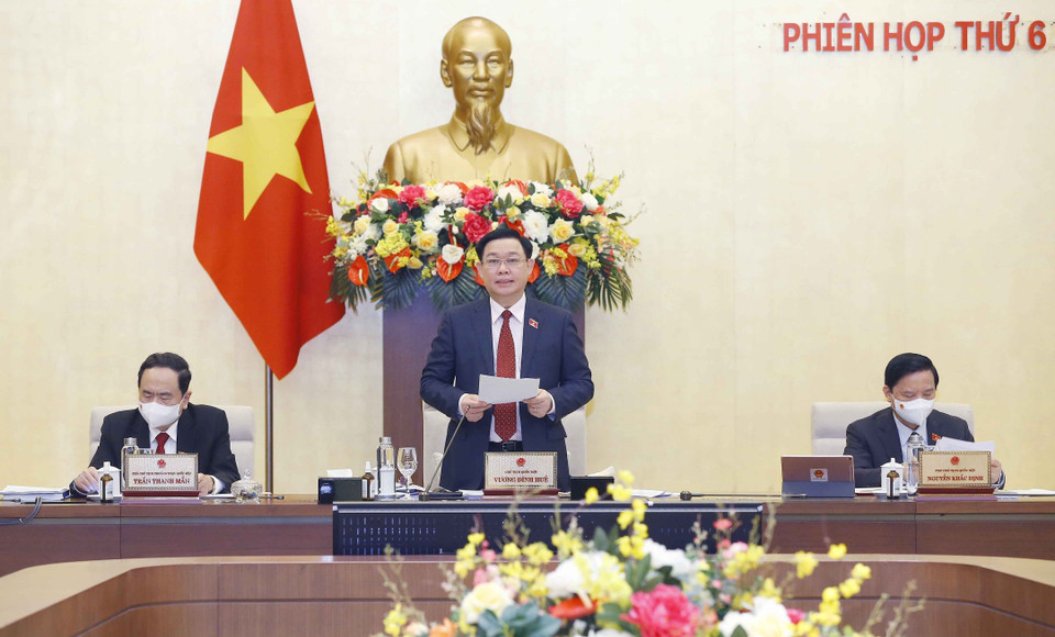 Sáng 8/12, tại Nhà Quốc hội, Chủ tịch Quốc hội Vương Đình Huệ chủ trì và phát biểu khai mạc Phiên họp thứ 6 của Ủy ban Thường vụ Quốc hội để cho ý kiến, thảo luận về dự án Luật sửa đổi, bổ sung một số điều của Luật Đầu tư công, Luật Đầu tư theo phương thức đối tác công tư, Luật Đầu tư, Luật Đấu thầu, Luật Điện lực, Luật Doanh nghiệp, Luật Thuế tiêu thụ đặc biệt và Luật Thi hành án dân sự. (Ảnh: Doãn Tấn/TTXVN)