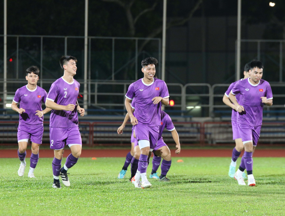 Các tuyển thủ Việt Nam trong bài tập khởi động. (Ảnh: TTXVN phát)