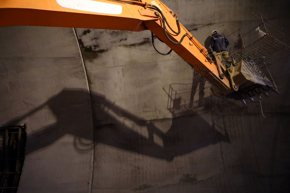 Hoàn thiện các hạng mục vỏ hầm Tam Điệp. (Ảnh: Huy Hùng/TTXVN)