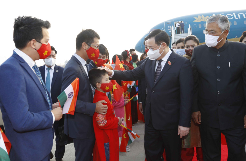 Lễ đón Chủ tịch Quốc hội Vương Đình Huệ tại sân bay quân sự Palam, New Delhi. (Ảnh: Doãn Tấn/TTXVN)