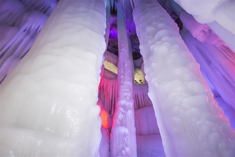 Động Lô Nha Sơn có cấu trúc hoàn toàn là băng đá. (Nguồn: Xinhua)