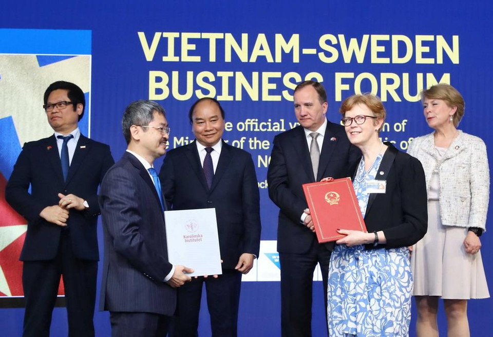 Thủ tướng Nguyễn Xuân Phúc và Thủ tướng Thụy Điển Stefan Löfven chứng kiến Lễ trao Biên bản thỏa thuận hợp tác giữa hai nước. (Ảnh: Thống Nhất/TTXVN)