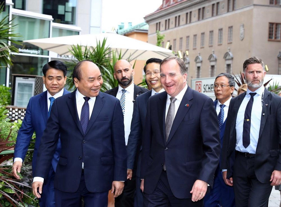 Thủ tướng Nguyễn Xuân Phúc và Thủ tướng Thụy Điển Stefan Löfven đến dự diễn đàn Doanh nghiệp Việt Nam-Thụy Điển. (Ảnh: Thống Nhất/TTXVN)