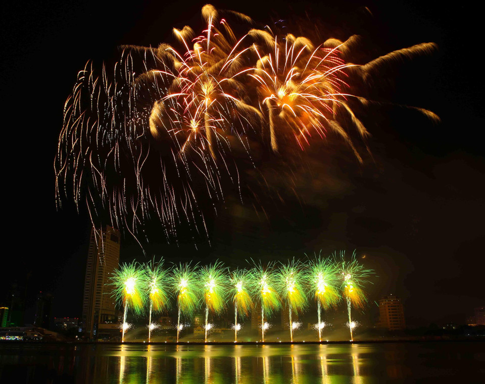 Màn trình diễn pháo hoa của đội Anh. (Ảnh: Trần Lê Lâm/TTXVN)