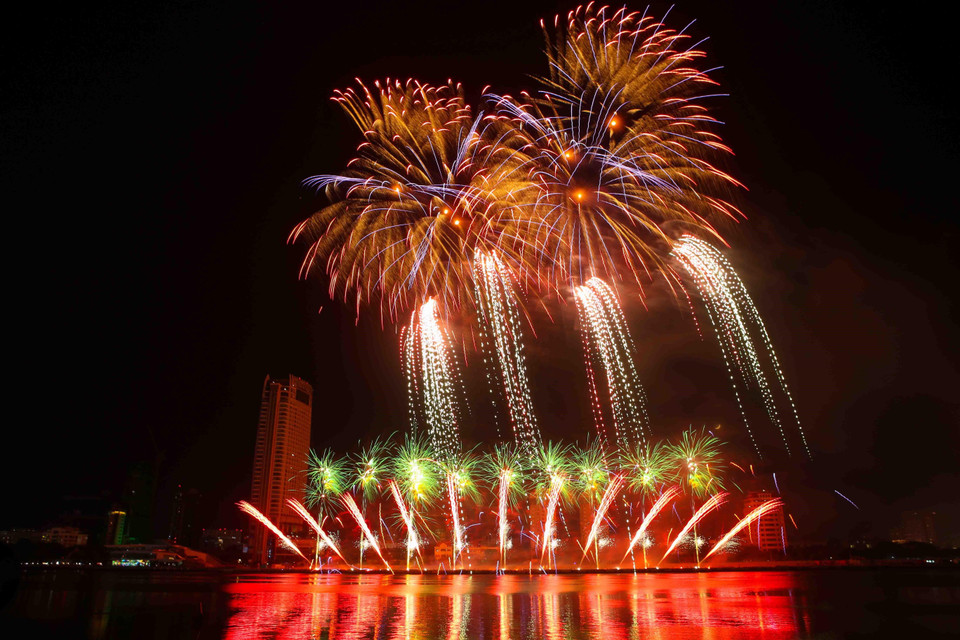 Màn trình diễn pháo hoa của đội Anh. (Ảnh: Trần Lê Lâm/TTXVN)