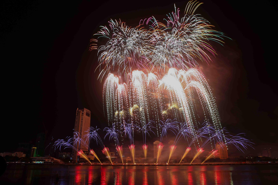 Màn trình diễn pháo hoa của đội Anh. (Ảnh: Trần Lê Lâm/TTXVN)