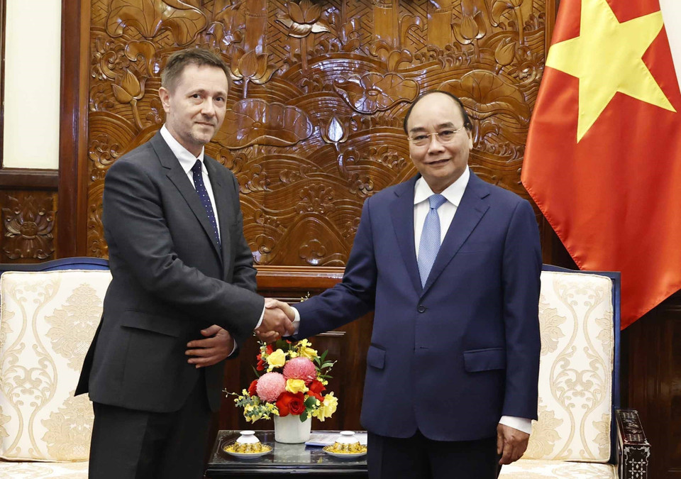 Chủ tịch nước Nguyễn Xuân Phúc tiếp Đại sứ Hungary Tibor Baloghdi. (Ảnh: Thống Nhất/TTXVN)