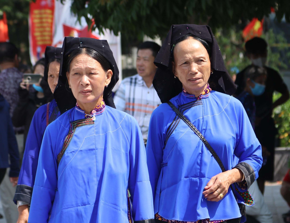 Đồng bào dân tộc Nùng Lạng Sơn tập trung về khu tượng đài Hoàng Văn Thụ, thành phố Lạng Sơn để vui Tết Độc Lập. (Ảnh: Quang Duy/TTXVN)