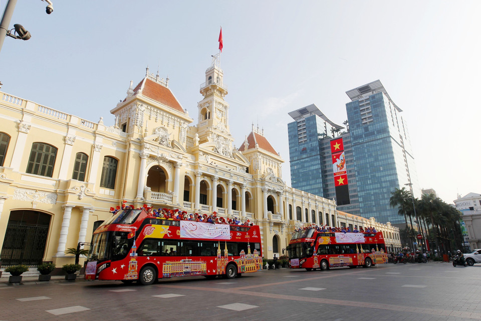 Qua 13 năm tổ chức chương trình lễ cưới tập thể, đến nay, Trung tâm Hỗ trợ Thanh niên Công nhân Thành phố Hồ Chí Minh đã chăm lo, hỗ trợ lễ cưới cho 922 cặp đôi thanh niên công nhân có hoàn cảnh khó khăn. (Ảnh: Thanh Vũ/TTXVN)