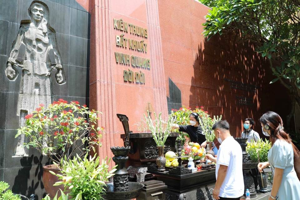 Di tích lịch sử Nhà tù Hỏa Lò là “Địa chỉ đỏ,” nơi giáo dục truyền thống yêu nước, cách mạng tới mọi tầng lớp nhân dân, đặc biệt là thế hệ trẻ của Thủ đô. (Ảnh: Thanh Tùng/TTXVN)