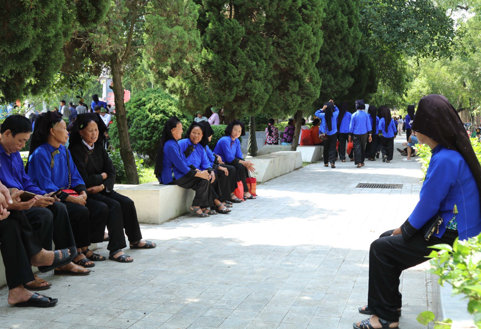 Khu tượng đài Hoàng Văn Thụ, thành phố Lạng Sơn nhuộm sắc màu dân tộc trong ngày Tết Độc Lập. (Ảnh: Quang Duy/TTXVN)