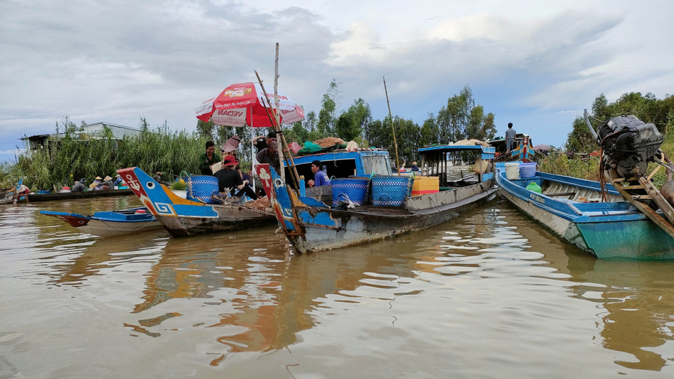 Một góc chợ Kênh Ruột, thuộc ấp Phú Thuận, xã Phú Hội, huyện An Phú, An Giang. (Ảnh: Công Mạo/TTXVN)