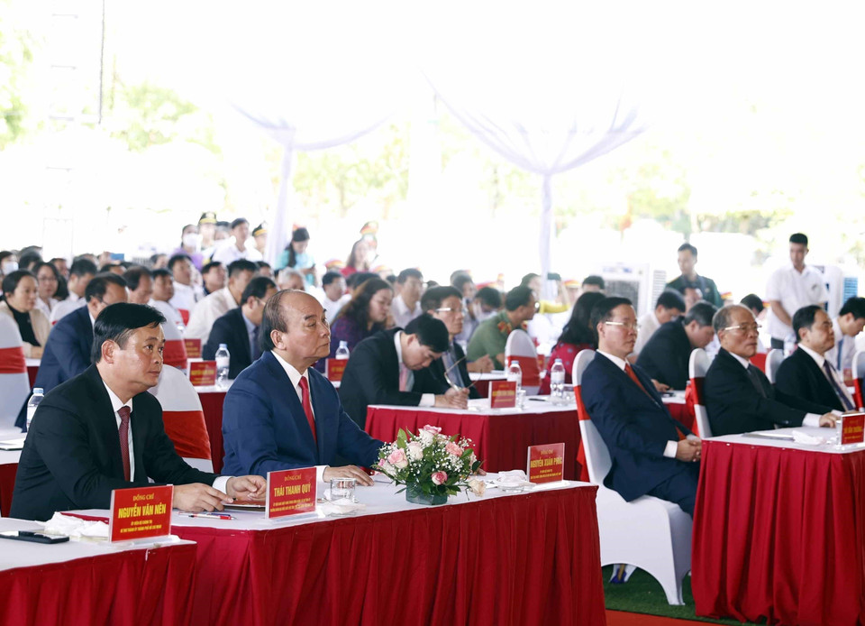 Chủ tịch nước Nguyễn Xuân Phúc dự Lễ kỷ niệm 120 năm Ngày sinh Tổng Bí thư Lê Hồng Phong. (Ảnh: Thống Nhất/TTXVN)