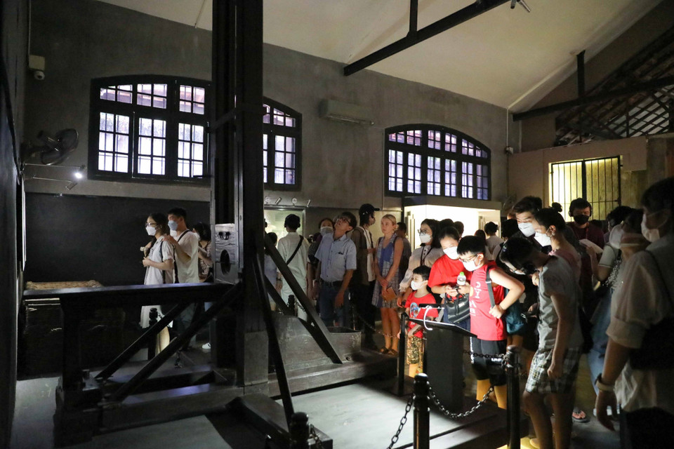 Di tích lịch sử Nhà tù Hỏa Lò, nơi minh chứng về sự hy sinh, chịu đựng gian khổ, tinh thần đấu tranh kiên cường, bất khuất trước kẻ thù của các chiến sỹ cách mạng Việt Nam. (Ảnh: Thanh Tùng/TTXVN)