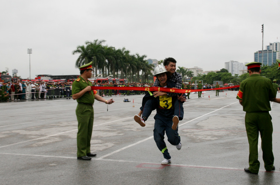 Người chiến sỹ phải có sức khỏe, sự mưu trí, dũng cảm, tập trung cao độ. (Ảnh: Doãn Đức/Vietnam+)
