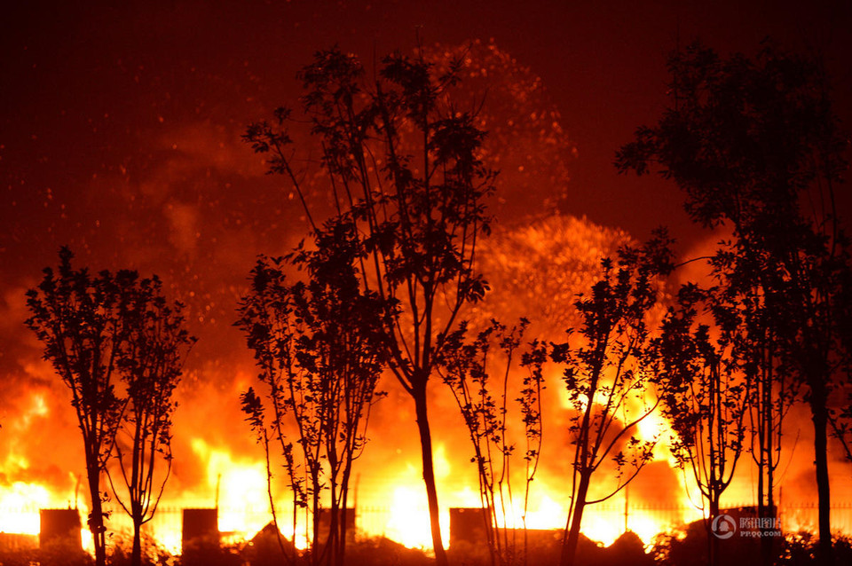 Nguyên nhân của vụ nổ trên được xác định là do một lô hàng chất nổ đã phát nổ trong một container chứa hàng vào đêm ​12/8. (Nguồn: QQ)