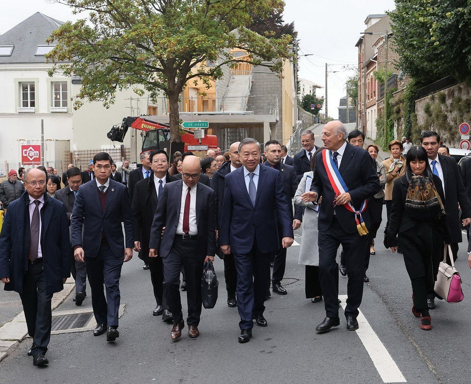 Trưa 6/10/2024, Tổng Bí thư, Chủ tịch nước Tô Lâm đến thăm Tòa thị chính Thành phố Saint Adresse, Cộng hòa Pháp. (Ảnh: Trí Dũng/TTXVN)